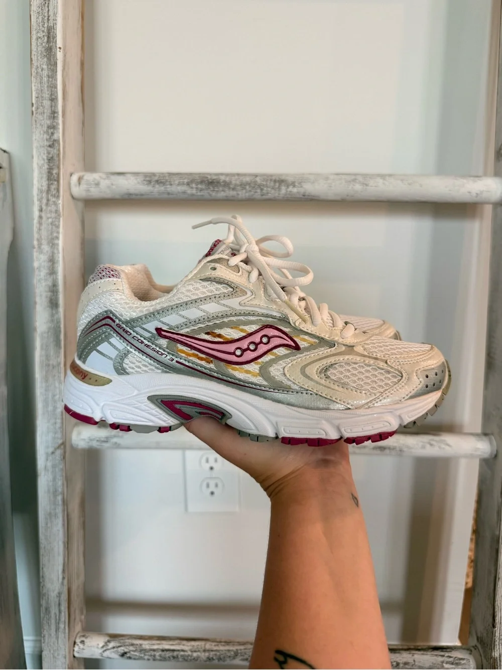 SAUCONY Women 7.5 Grid Cohesion 3 White Silver Pink Running Shoe Sneaker Leather